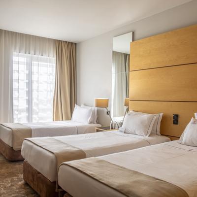 Habitación triple VIP Executive Azores Hotel Ponta Delgada Habitación triple VIP Executive Azores Hotel Ponta Delgada